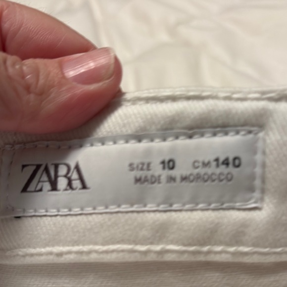 Zara White Distressed Jeans Loose Fit - Picture 2 of 14